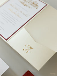 Lieu: Hodsock Priory Invitation de mariage en rouge et or | Commission sur mesure M&N